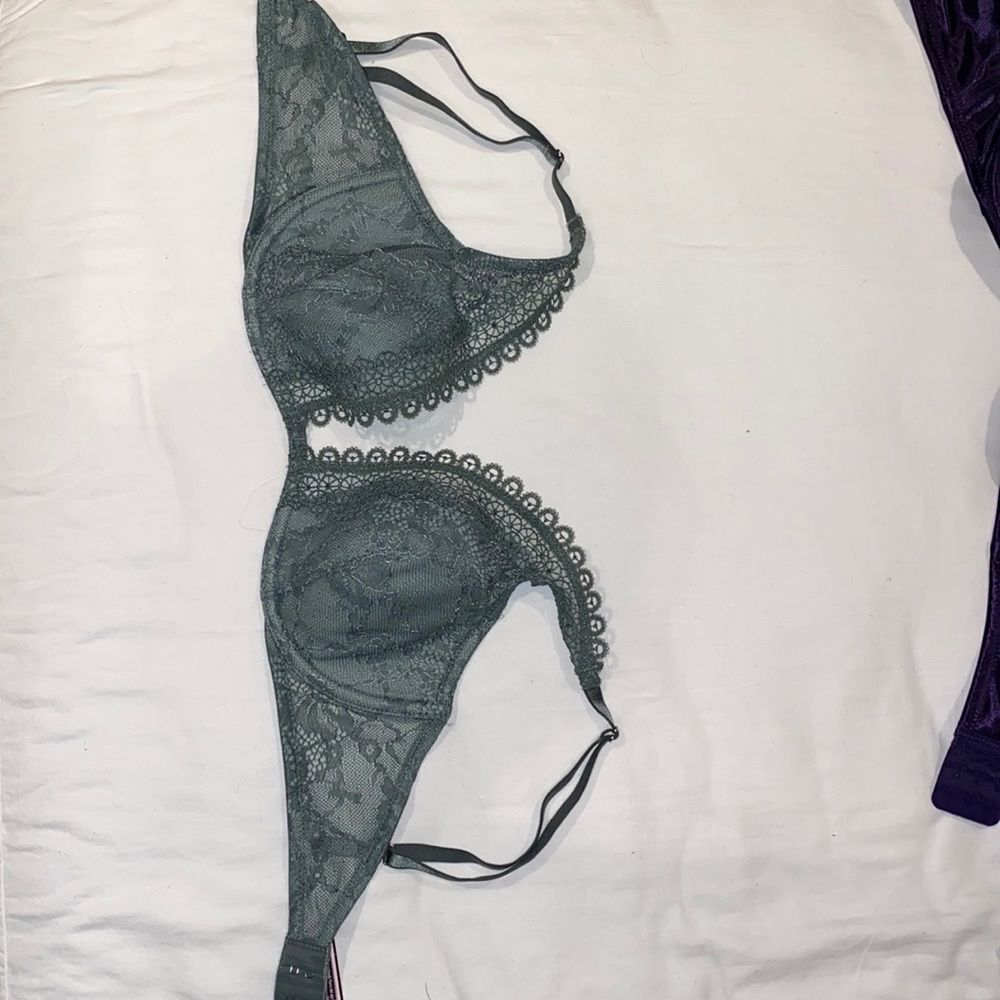 NWT 32DD Victoria Secret Bra